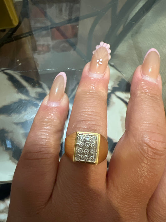 Anillo liso de bastante piedras