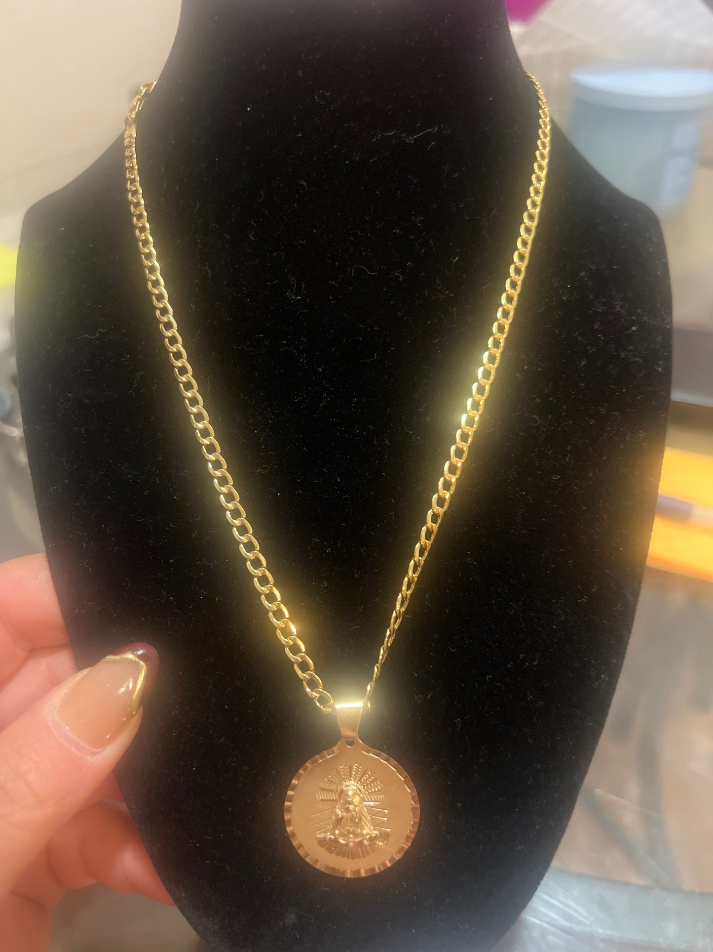 Cadena con virgen de la caridad del cobre